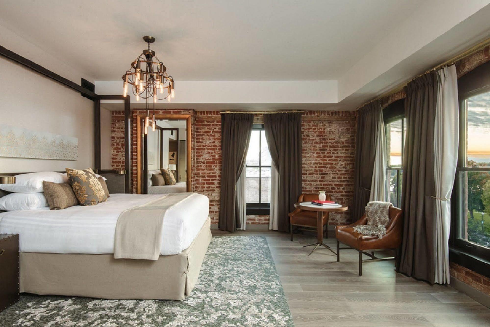 Hotel The 4*