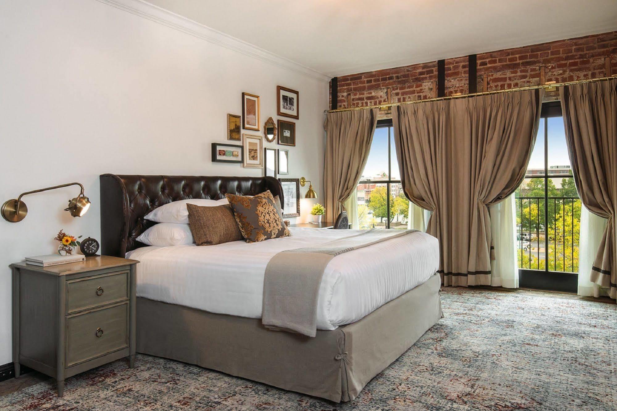 Hotel The 4*